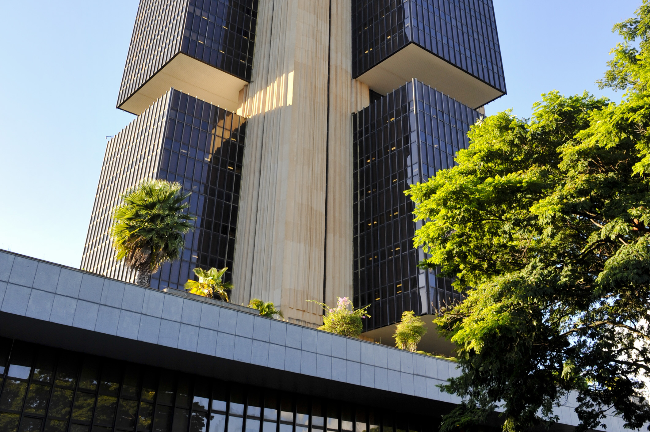 Selic rate cut to 13.75%: market forecast and Copom decision
