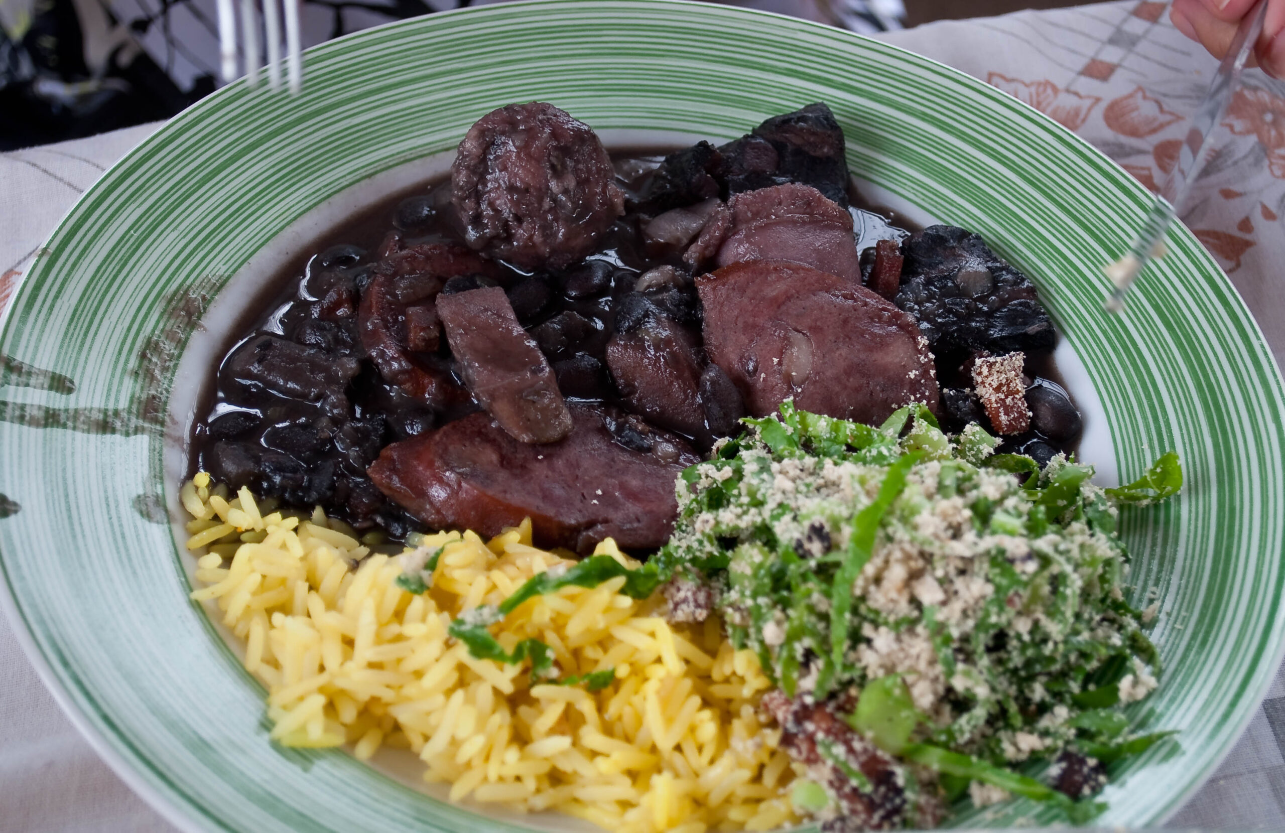 Feijoada: como preparar o prato símbolo da culinária brasileira