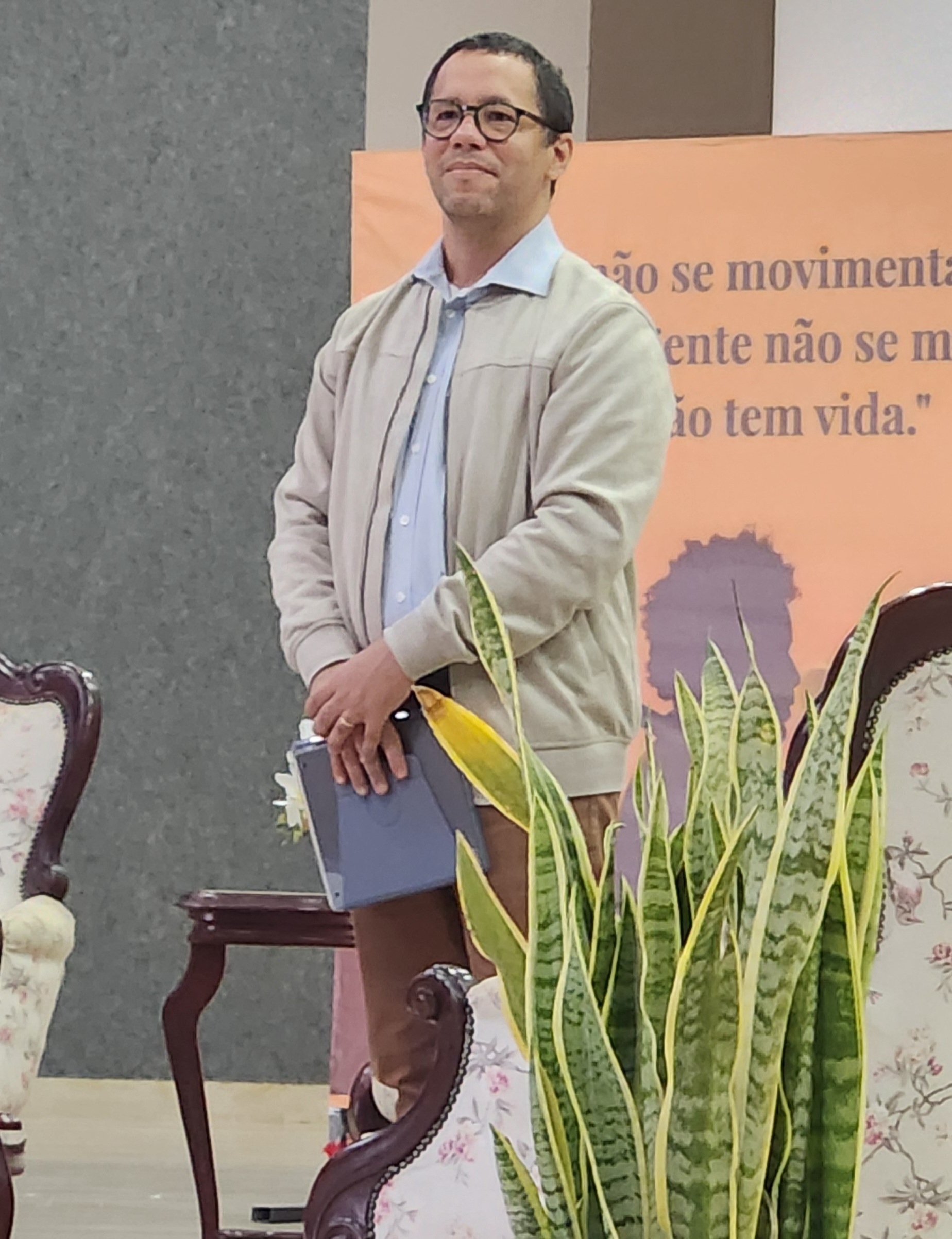 Itamar Vieira Junior discusses his books on RĂĄdio MECâs Conversa com o Autor