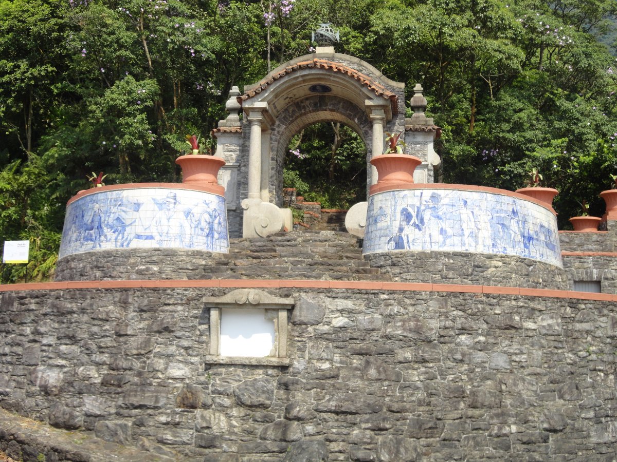 Padrão do Lorena, monumento histórico no Parque Caminhos do Mar