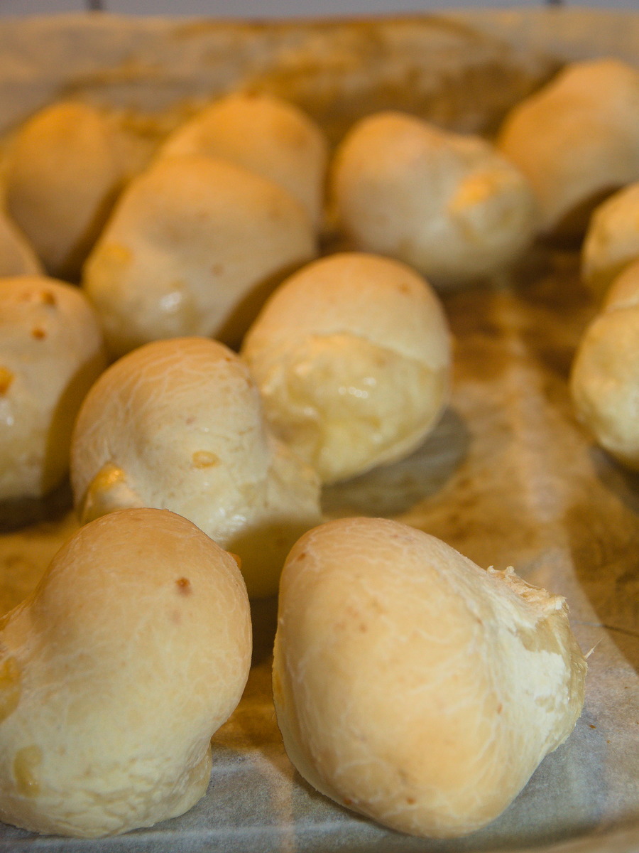 Brazilian cheese bread: easy homemade pão de queijo