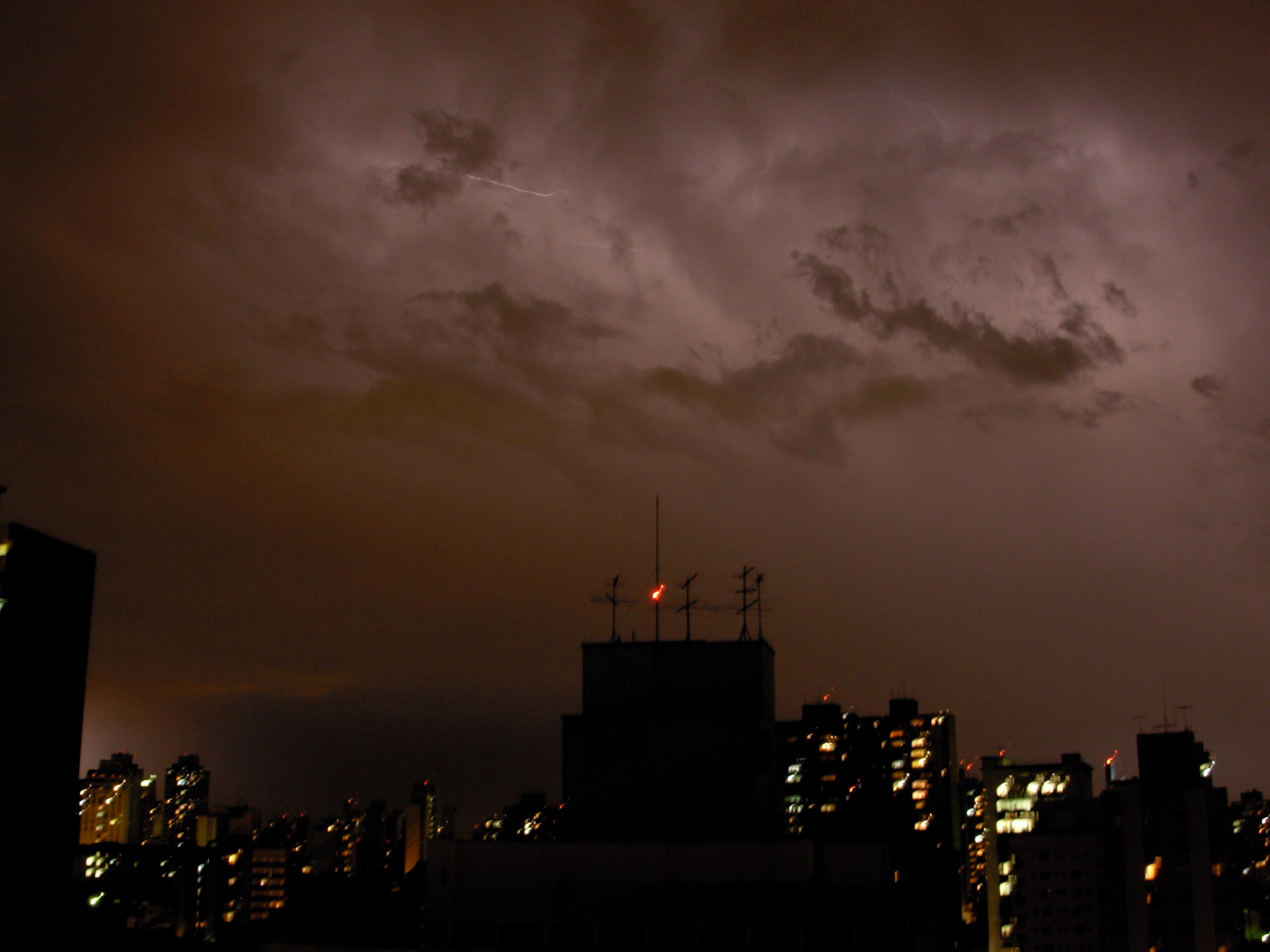 São Paulo tem alerta de perigo para tempestades nesta segunda-feira