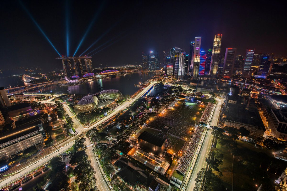 Circuito de rua de Marina Bay, em Singapura, durante o GP noturno de Fórmula 1